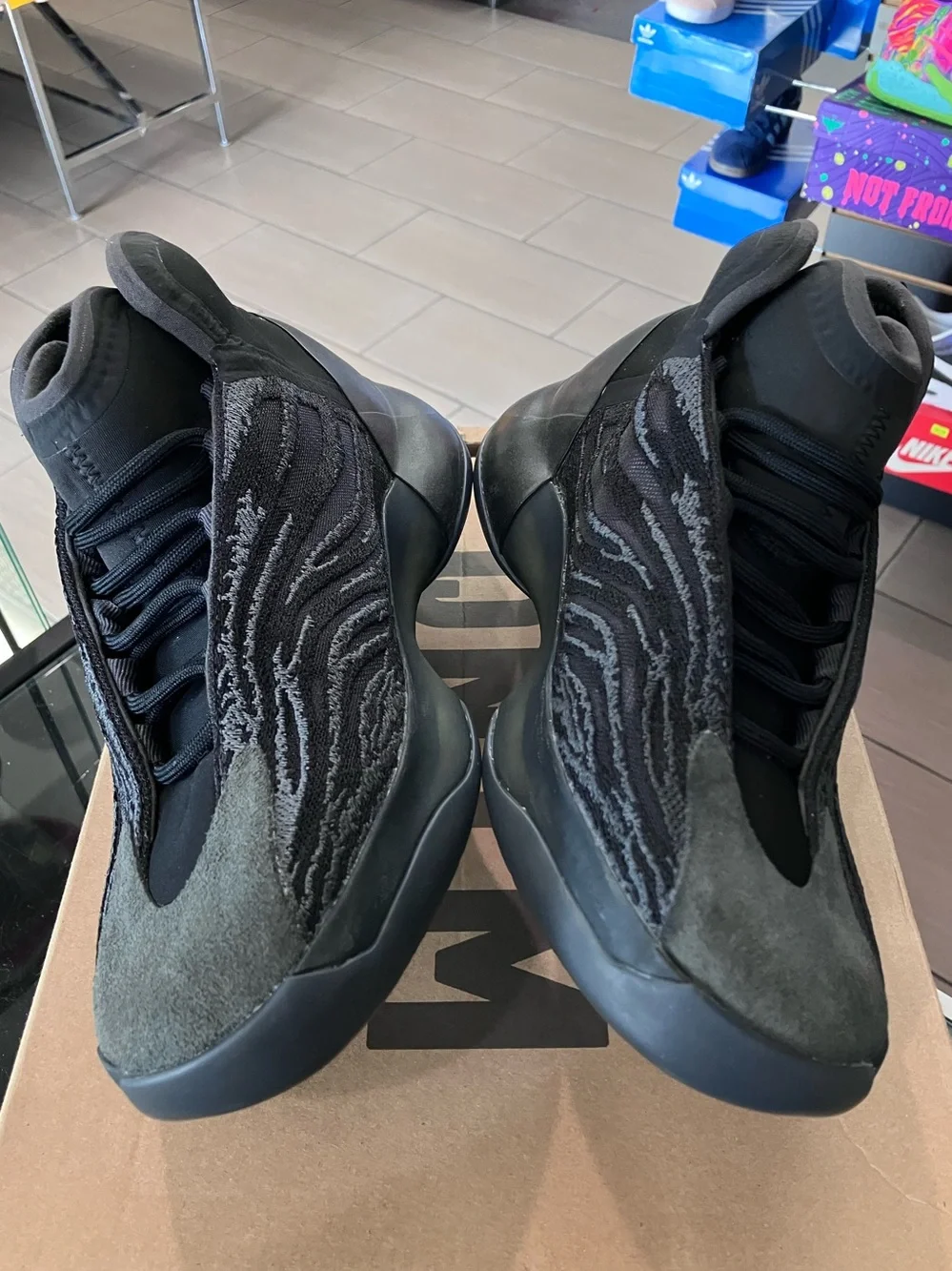 Adidas Yeezy QNTM Onyx Size 7.5